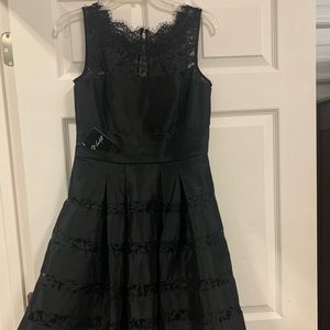 ✨WHITE HOUSE / BLACK MARKET✨